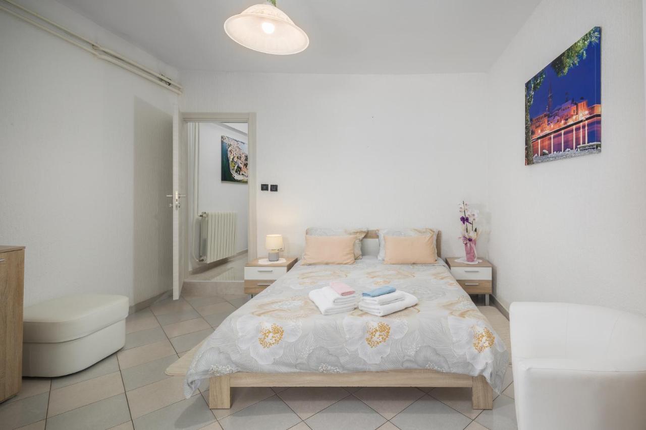 Apartment Kazalac Green Oasis Пореч Екстериор снимка